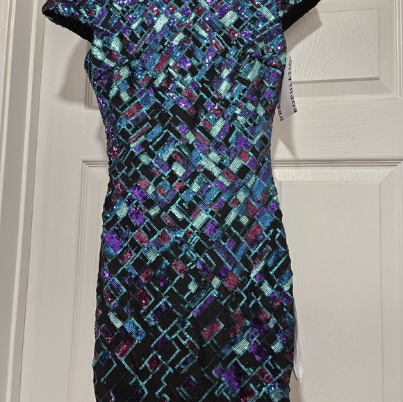 Dress - Picture 5 of 9